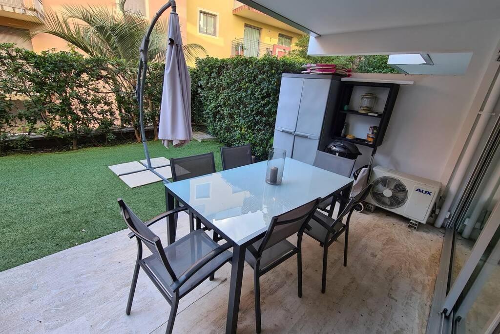 Le Lodge, T2 classé 3 étoiles avec jardin, parking, piscine&mer à 2 pas Menton Exterior foto