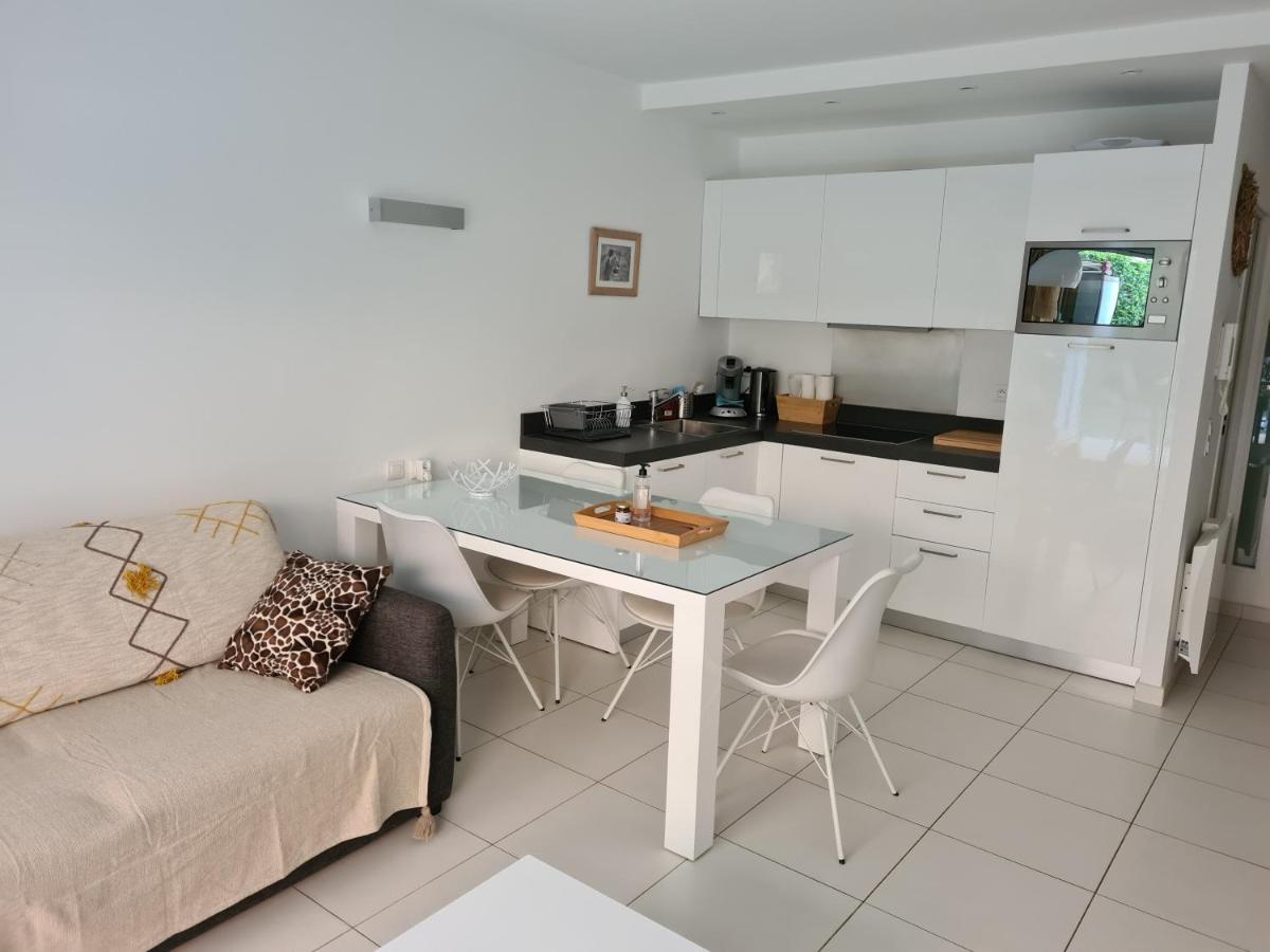 Le Lodge, T2 classé 3 étoiles avec jardin, parking, piscine&mer à 2 pas Menton Exterior foto